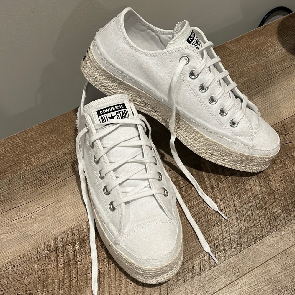 COPY - Brand new Converse platform sneaker. Size 8